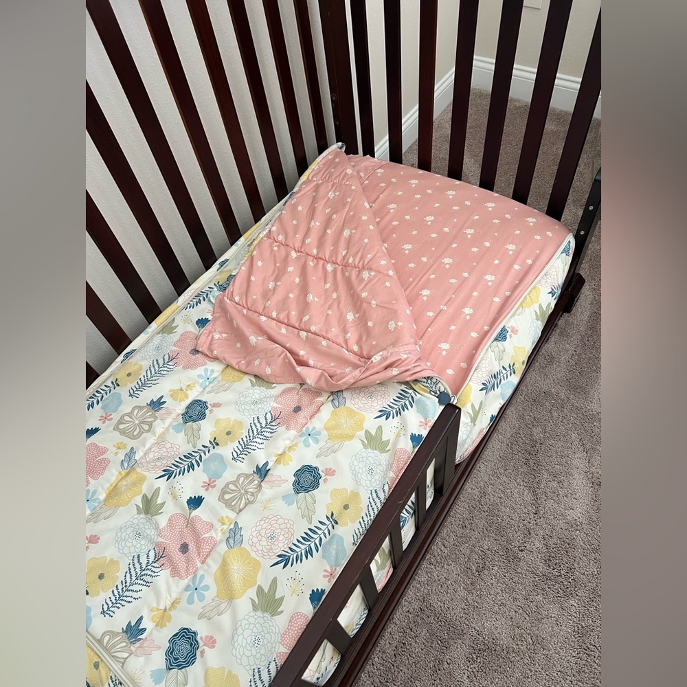Beddy’s toddler size cotton set in blossom design